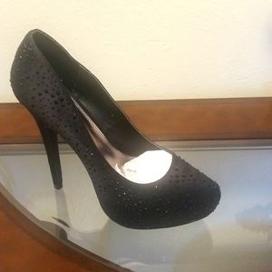 BLACK SIZE 11 HEELS - NEVER BEEN WORN